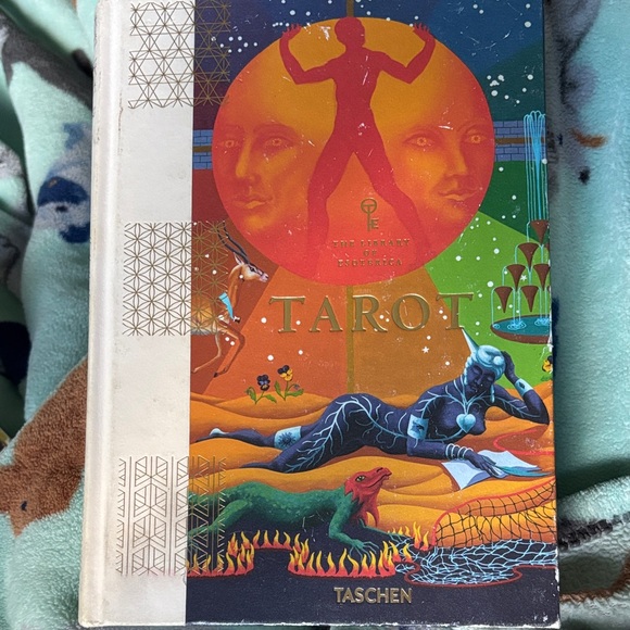 THE LIBRARY OF ESOTERICA - Taschen Tarot Book with Bold Multicolor Design - Picture 1 of 16